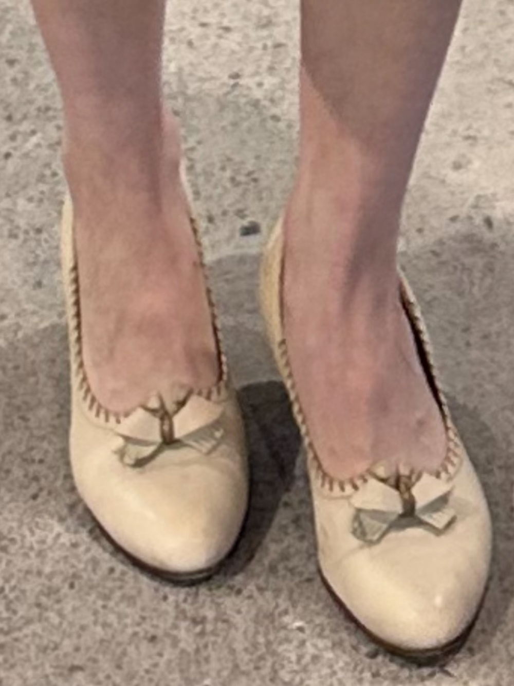 Vintage Trim Tred Bone Kid Leather Pumps Bow Detail Low Heel Shoes Size 8 B